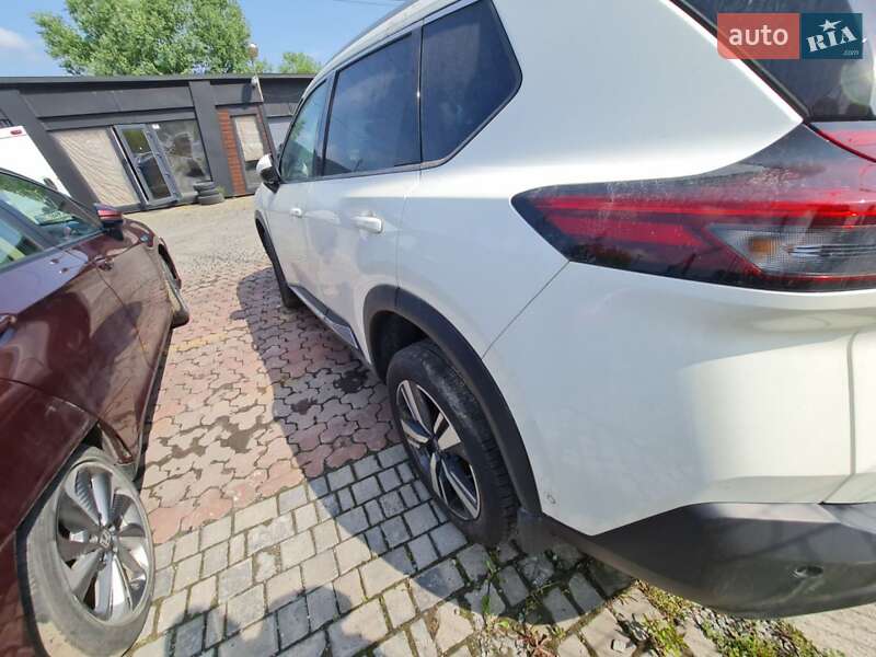 Внедорожник / Кроссовер Nissan Rogue 2023 в Киеве