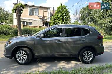 Внедорожник / Кроссовер Nissan Rogue 2018 в 