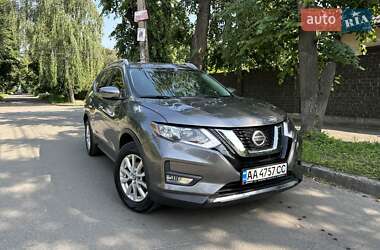 Внедорожник / Кроссовер Nissan Rogue 2018 в 