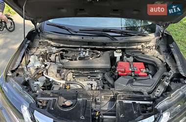 Внедорожник / Кроссовер Nissan Rogue 2018 в 