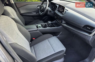 Внедорожник / Кроссовер Nissan Rogue 2023 в 