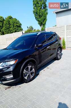 Внедорожник / Кроссовер Nissan Rogue 2018 в 