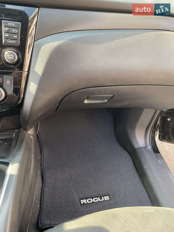 Позашляховик / Кросовер Nissan Rogue 2016 в Полтаві
