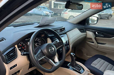 Внедорожник / Кроссовер Nissan Rogue 2017 в 