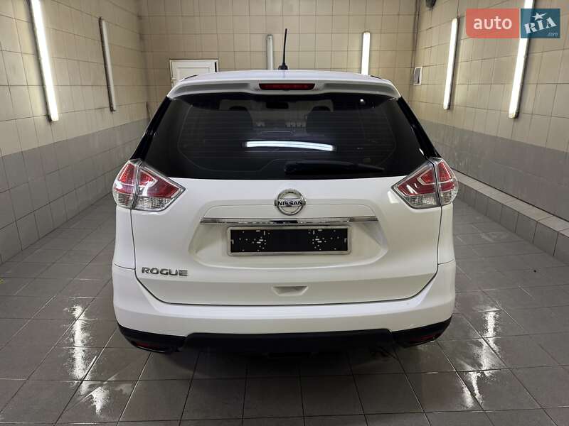 Позашляховик / Кросовер Nissan Rogue 2015 в Умані