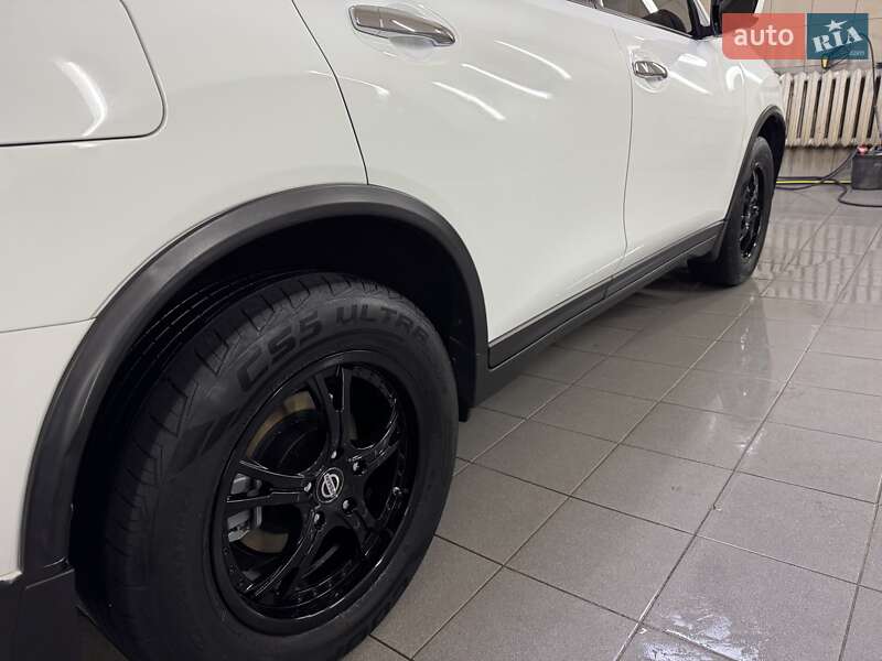 Позашляховик / Кросовер Nissan Rogue 2015 в Умані