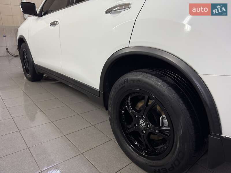 Позашляховик / Кросовер Nissan Rogue 2015 в Умані