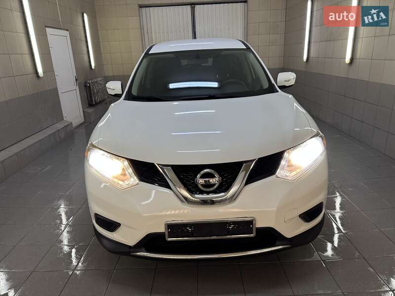 Позашляховик / Кросовер Nissan Rogue 2015 в Умані