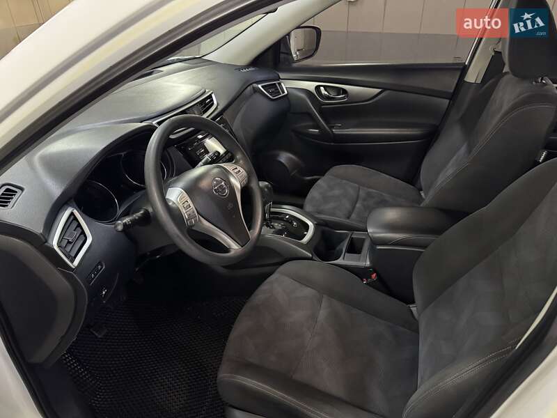 Позашляховик / Кросовер Nissan Rogue 2015 в Умані