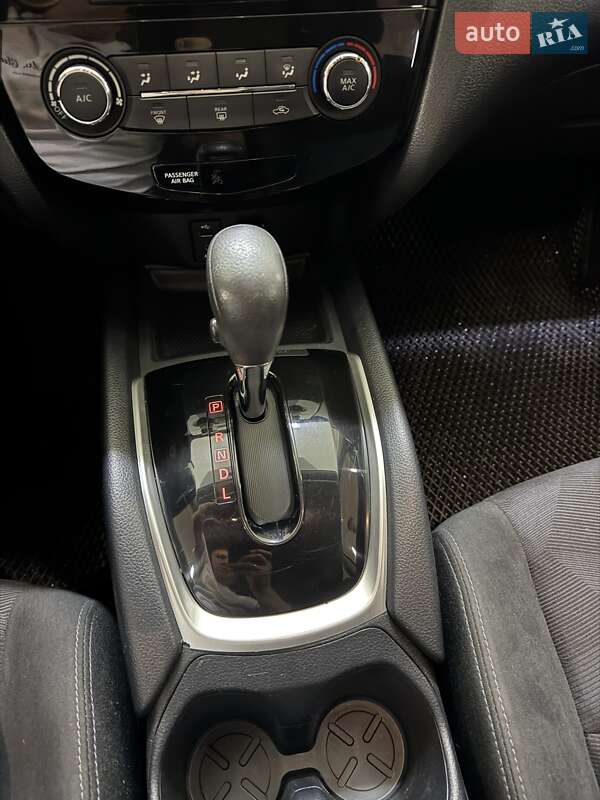 Позашляховик / Кросовер Nissan Rogue 2015 в Умані