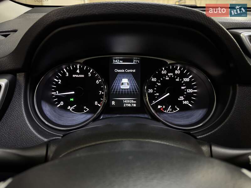 Позашляховик / Кросовер Nissan Rogue 2015 в Умані