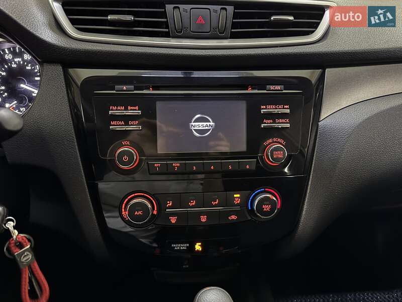 Позашляховик / Кросовер Nissan Rogue 2015 в Умані