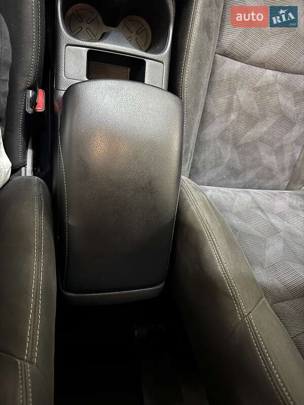 Позашляховик / Кросовер Nissan Rogue 2015 в Умані