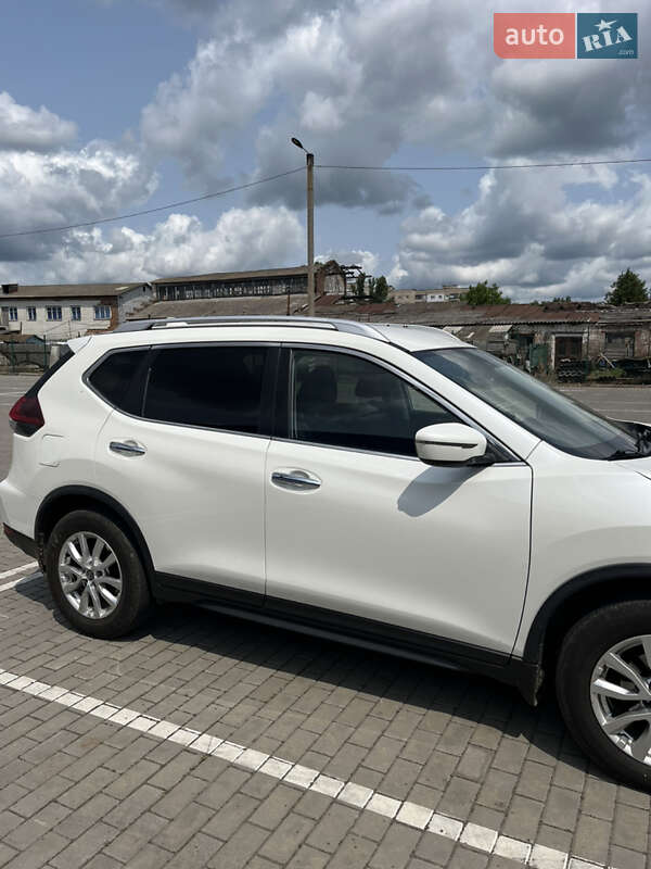 Позашляховик / Кросовер Nissan Rogue 2018 в Ромнах