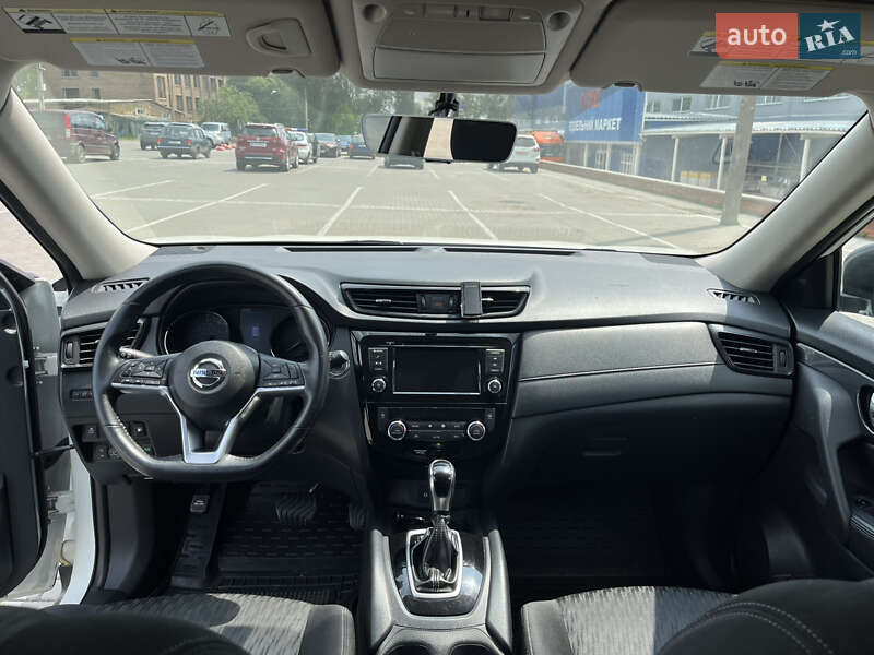 Позашляховик / Кросовер Nissan Rogue 2018 в Ромнах