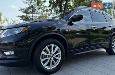 Внедорожник / Кроссовер Nissan Rogue 2019 в 