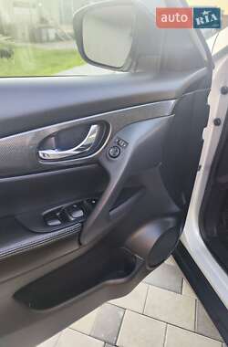 Позашляховик / Кросовер Nissan Rogue 2014 в 