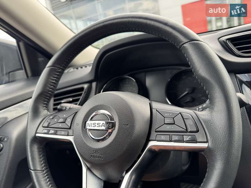 Позашляховик / Кросовер Nissan Rogue 2017 в Полтаві