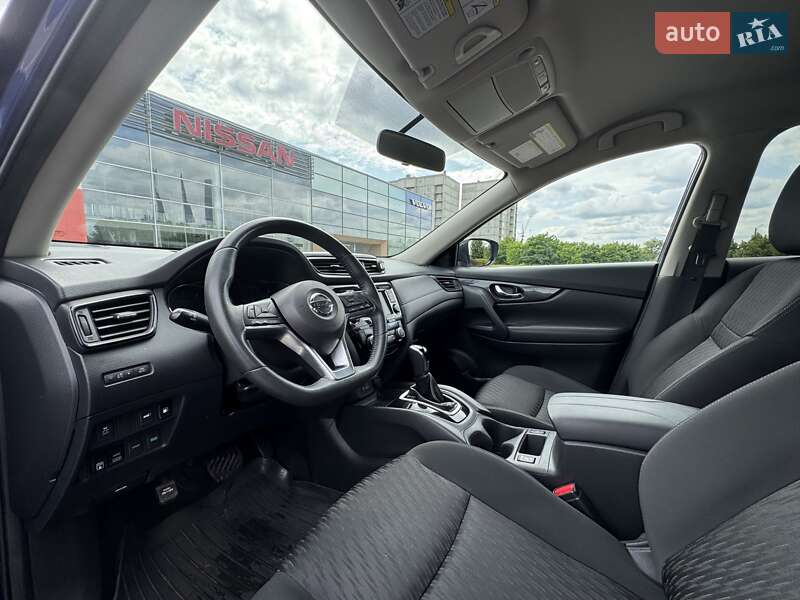 Позашляховик / Кросовер Nissan Rogue 2017 в Полтаві