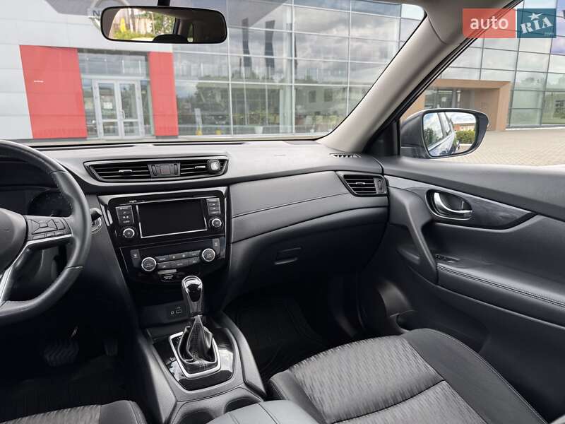 Позашляховик / Кросовер Nissan Rogue 2017 в Полтаві