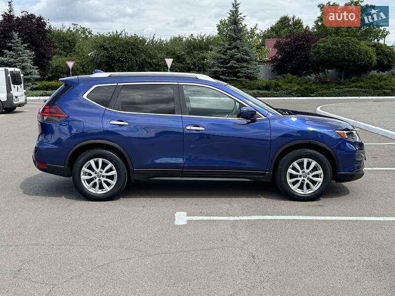 Позашляховик / Кросовер Nissan Rogue 2017 в Полтаві