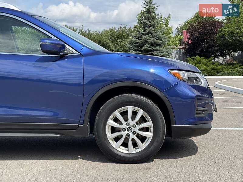 Позашляховик / Кросовер Nissan Rogue 2017 в Полтаві