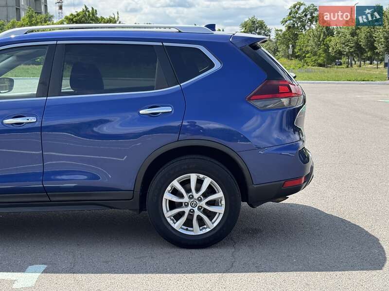 Позашляховик / Кросовер Nissan Rogue 2017 в Полтаві