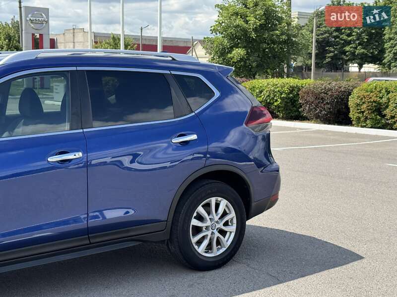 Позашляховик / Кросовер Nissan Rogue 2017 в Полтаві