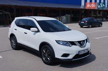 Внедорожник / Кроссовер Nissan Rogue 2016 в Староконстантинове