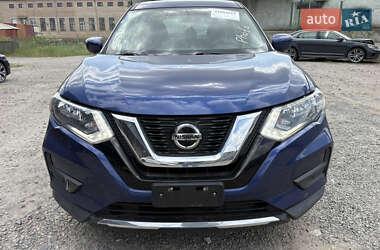 Внедорожник / Кроссовер Nissan Rogue 2017 в 