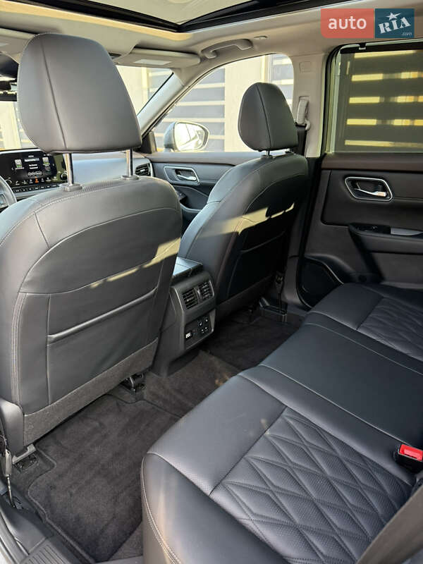 Внедорожник / Кроссовер Nissan Rogue 2023 в Днепре