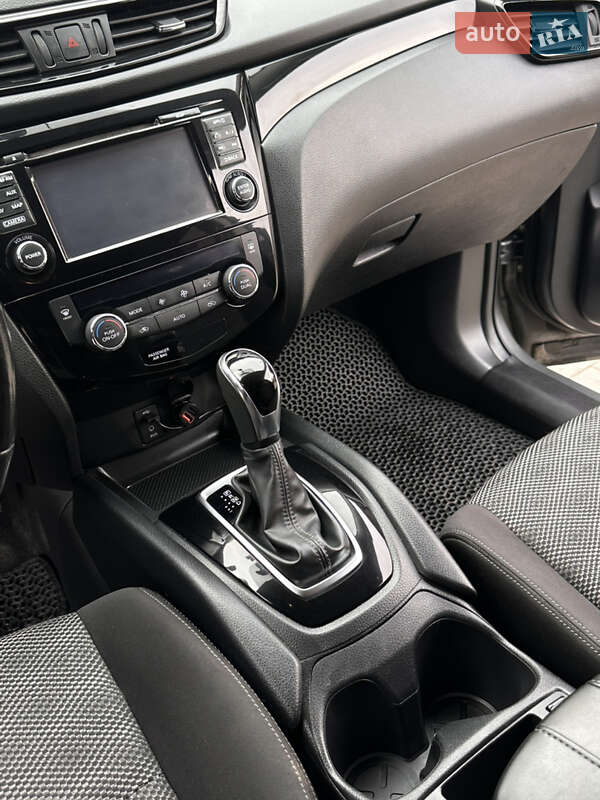 Внедорожник / Кроссовер Nissan Rogue 2017 в Луцке