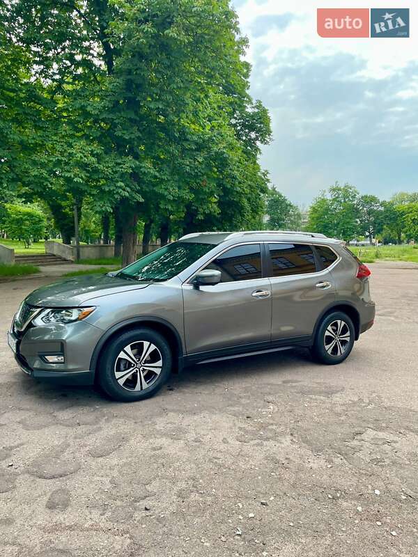 Позашляховик / Кросовер Nissan Rogue 2017 в Чернігові