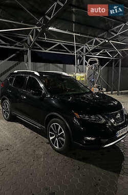 Внедорожник / Кроссовер Nissan Rogue 2018 в 