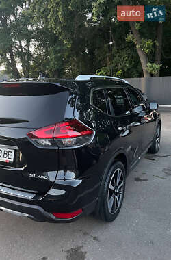 Внедорожник / Кроссовер Nissan Rogue 2018 в 