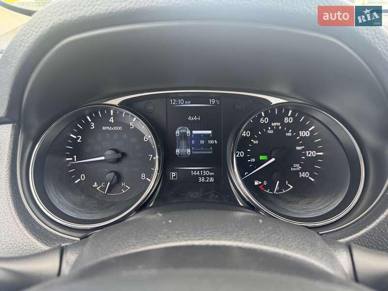 Внедорожник / Кроссовер Nissan Rogue 2015 в Луцке
