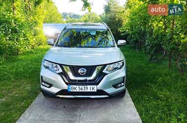 Позашляховик / Кросовер Nissan Rogue 2017 в Рівному