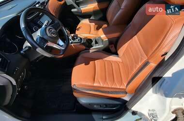Внедорожник / Кроссовер Nissan Rogue 2016 в Киеве