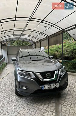 Позашляховик / Кросовер Nissan Rogue 2017 в Синельниковому