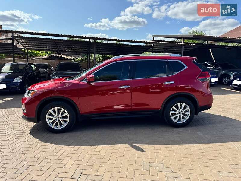 Внедорожник / Кроссовер Nissan Rogue 2017 в Кривом Роге