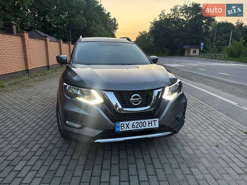 Внедорожник / Кроссовер Nissan Rogue 2016 в Хмельницком