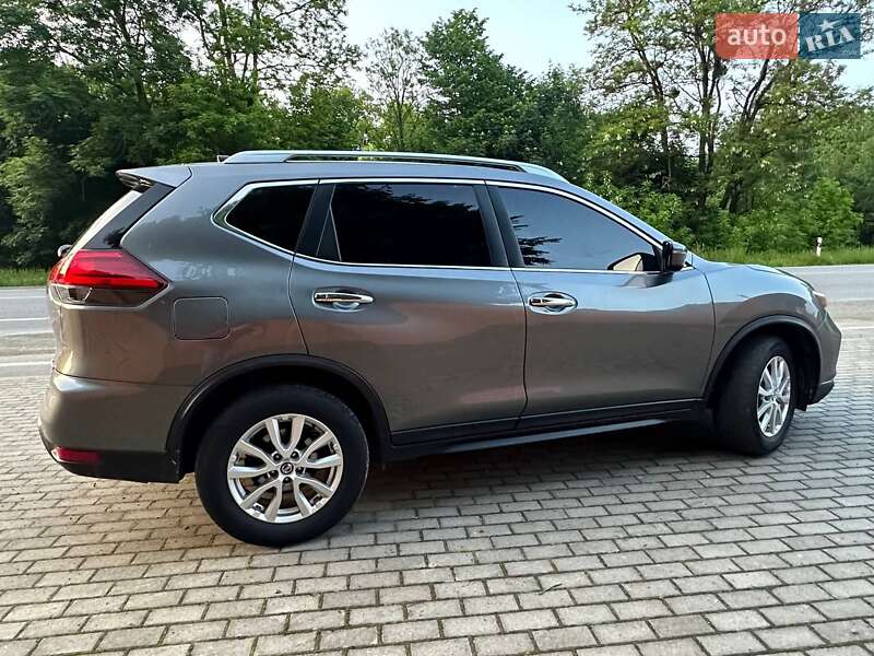 Внедорожник / Кроссовер Nissan Rogue 2016 в Хмельницком