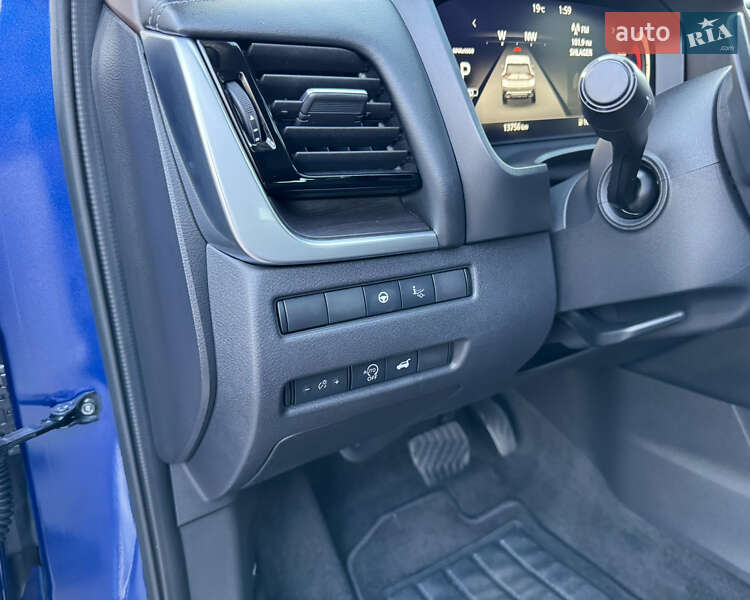 Внедорожник / Кроссовер Nissan Rogue 2023 в Киеве