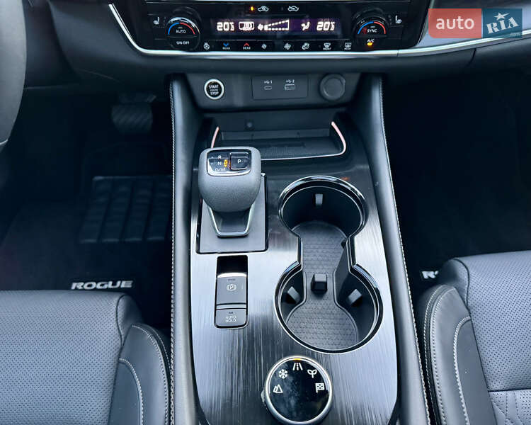 Внедорожник / Кроссовер Nissan Rogue 2023 в Киеве
