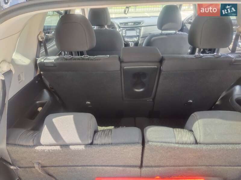 Внедорожник / Кроссовер Nissan Rogue 2016 в Харькове