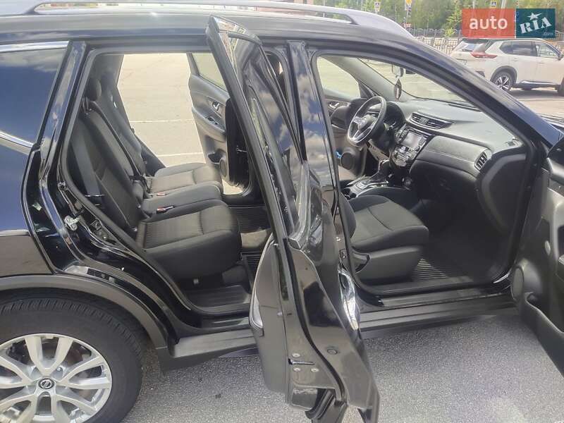 Внедорожник / Кроссовер Nissan Rogue 2016 в Харькове
