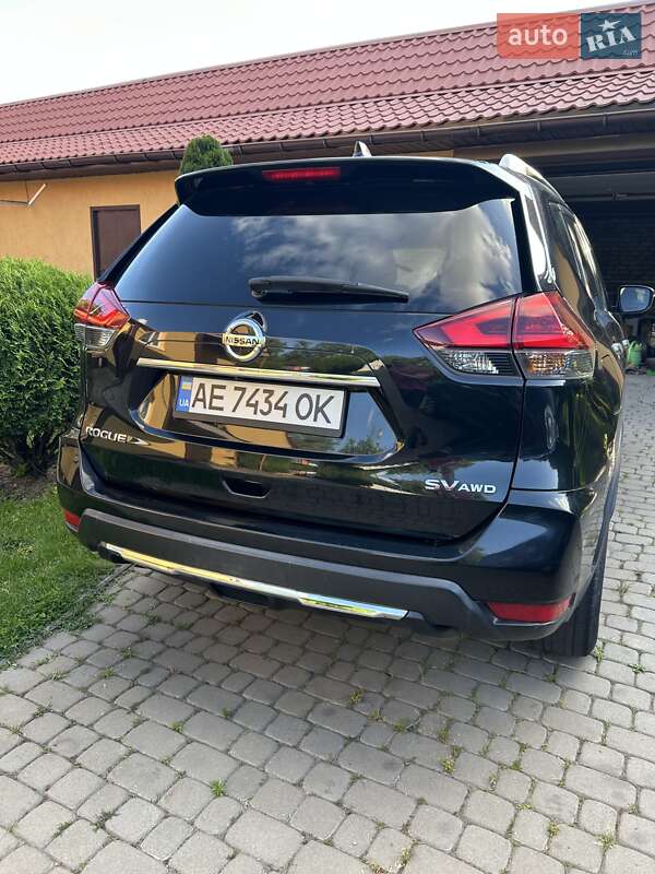 Внедорожник / Кроссовер Nissan Rogue 2017 в Павлограде
