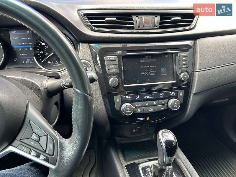 Внедорожник / Кроссовер Nissan Rogue 2017 в Павлограде