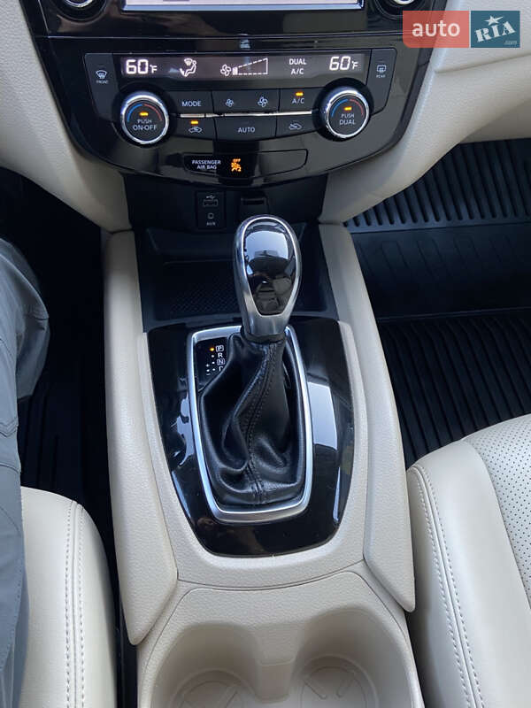 Позашляховик / Кросовер Nissan Rogue 2017 в Хмельницькому