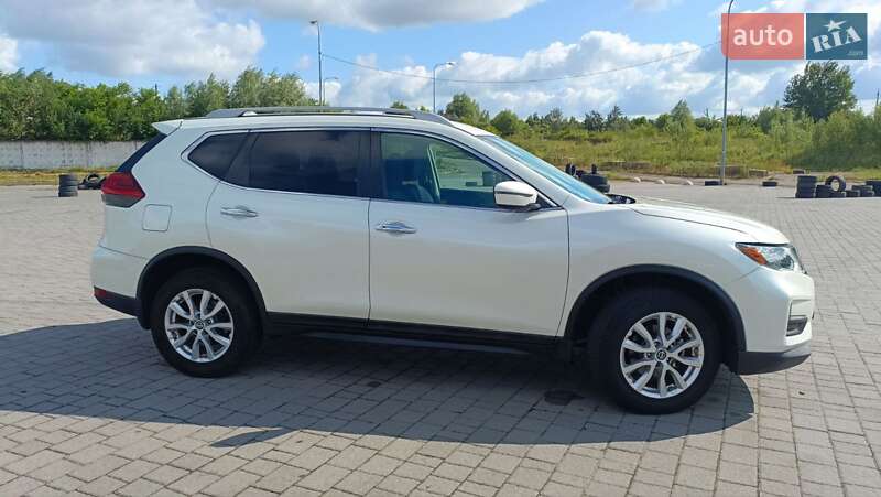 Позашляховик / Кросовер Nissan Rogue 2017 в Львові
